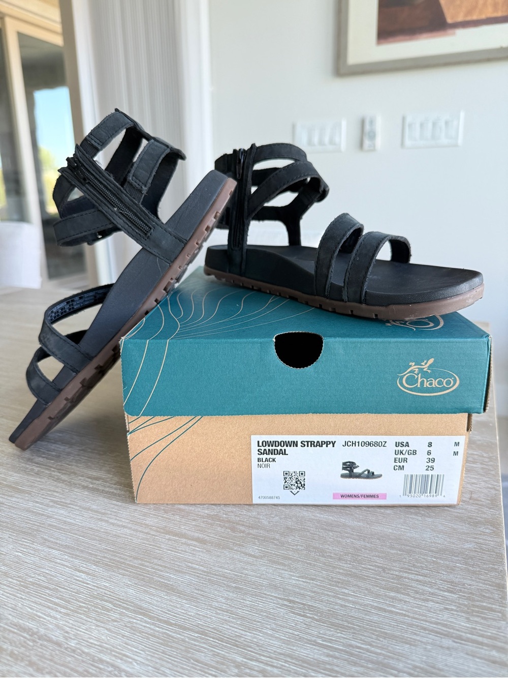 Chaco Lowdown Strappy Sandal - Black Leather 8 39